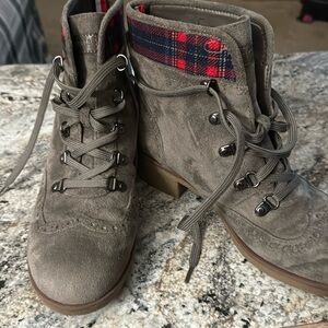 Tommy Hilfiger size 9 women’s boots